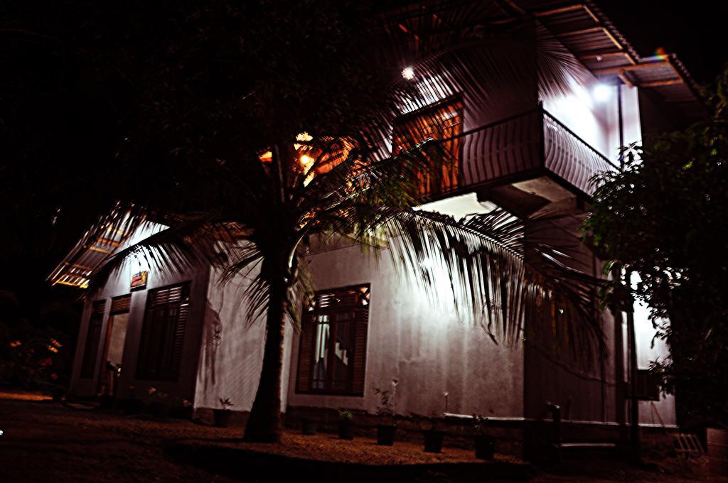 ホテル Coconut Garden House ウダワラウェ エクステリア 写真